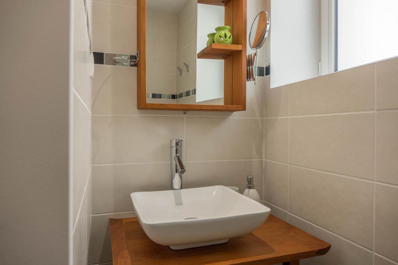 Вилла Le Dionysien *** Saint-Denis-de l'Hotel Экстерьер фото