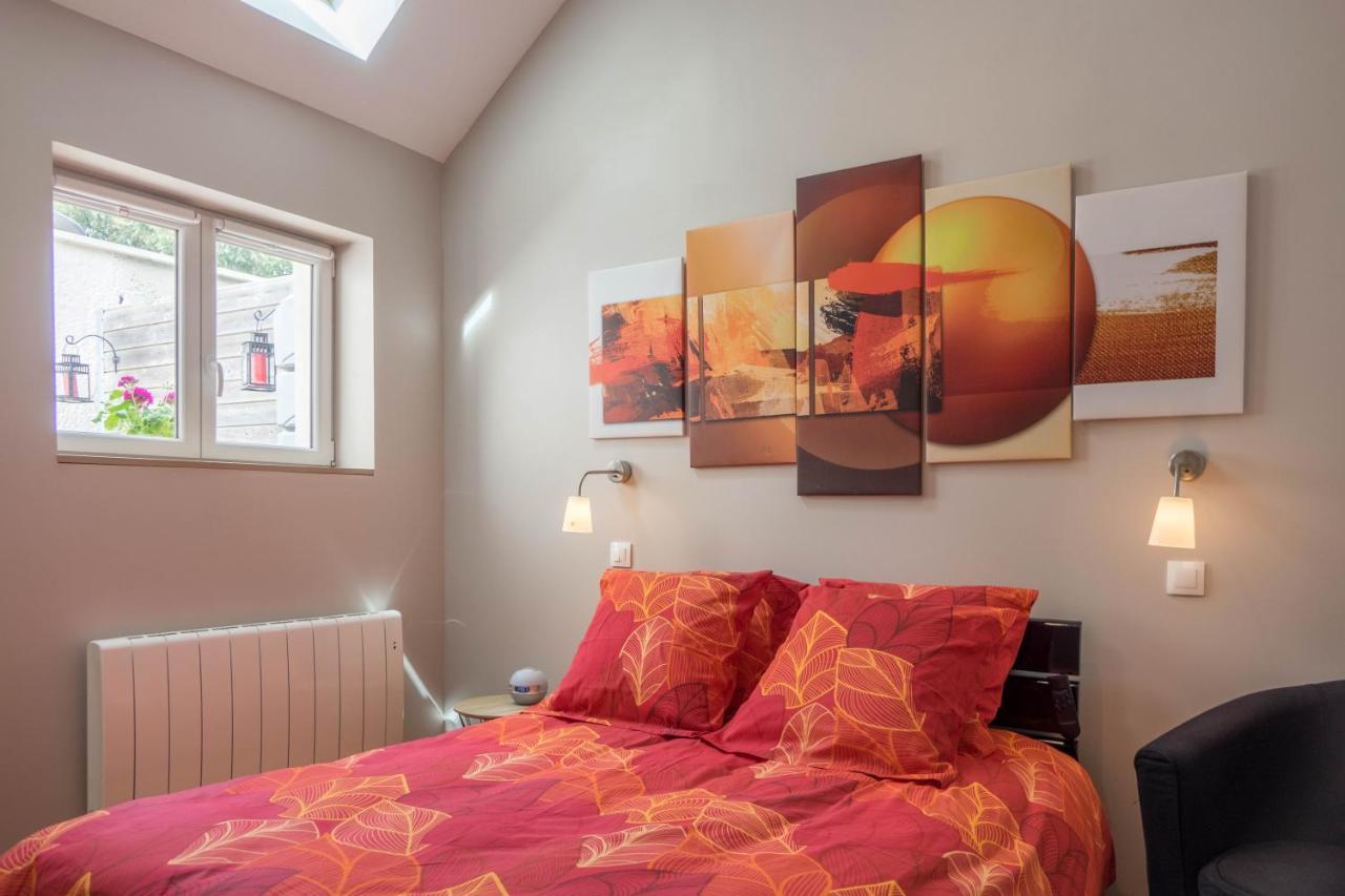 Вилла Le Dionysien *** Saint-Denis-de l'Hotel Экстерьер фото